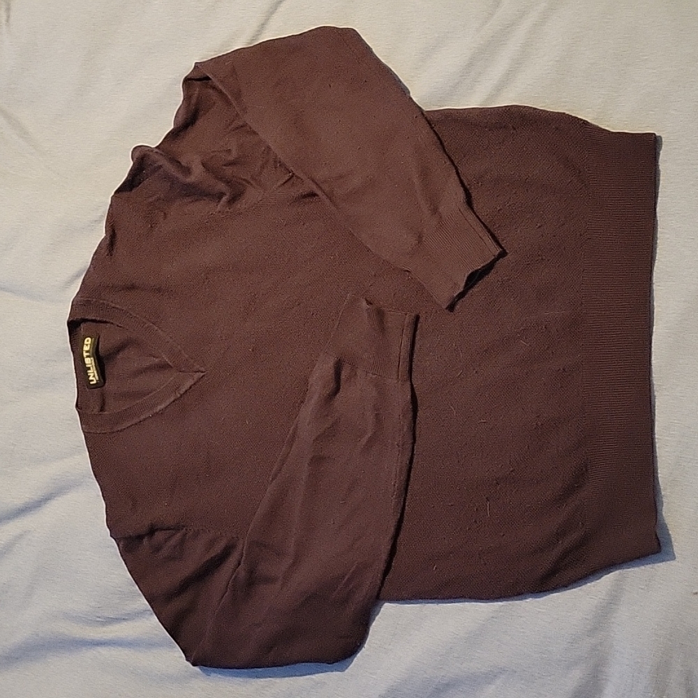 Eggplant colour men's Kenneth Cole V Neck sweater woven style front